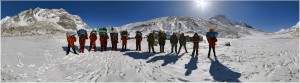 Porteurs, dans la vallée du Hunku au Népal 