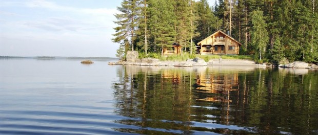 Cabane sur bord de lac en Finlande