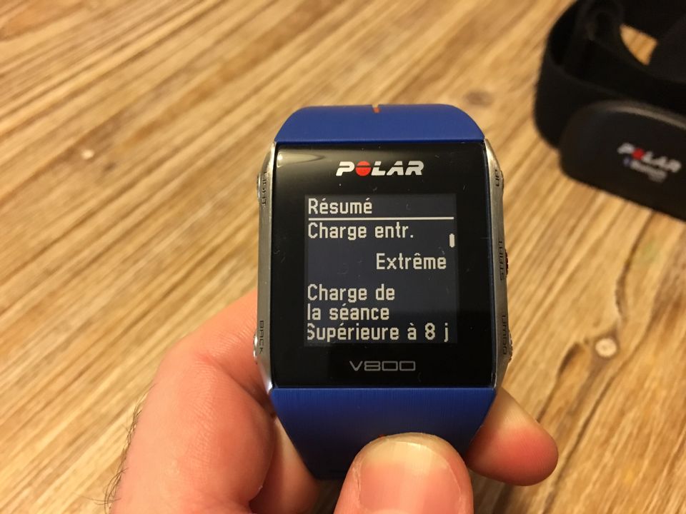 Polar V800 Montre Cardio/GPS avec Ceinture Cardiaque Noir : :  Sports et Loisirs