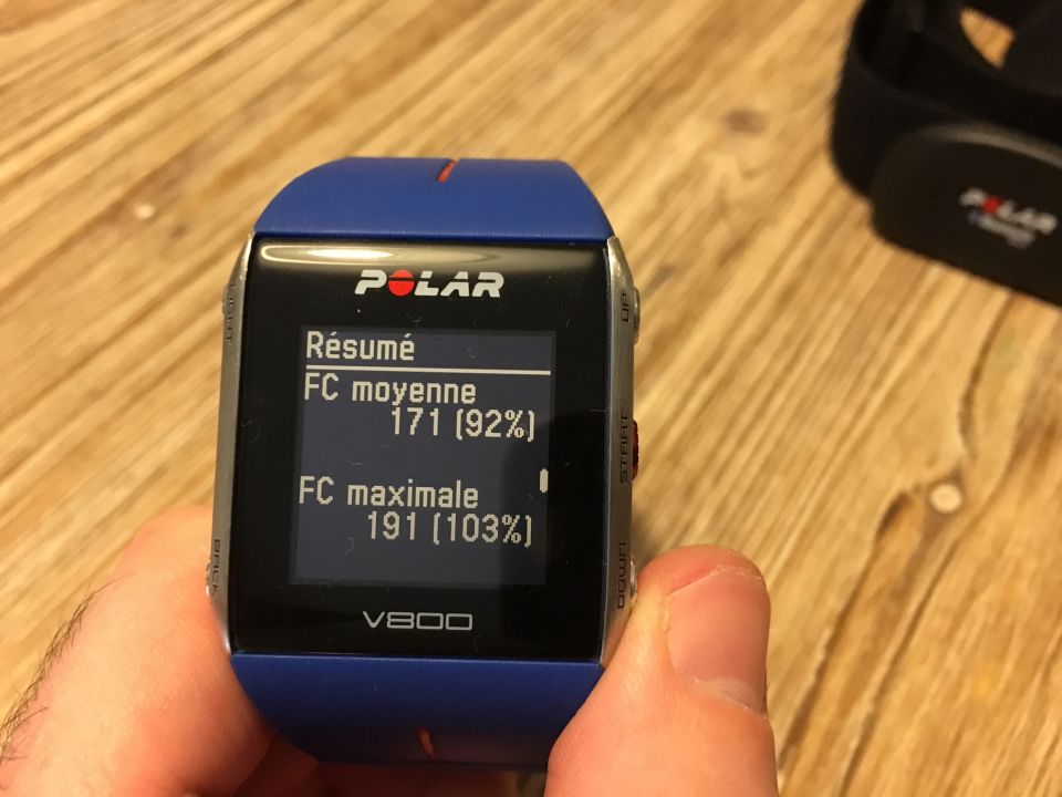 Polar V800 Montre Cardio/GPS avec Ceinture Cardiaque Noir : :  Sports et Loisirs